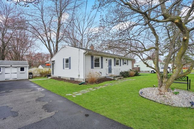 134 Newhouse St, Springfield, MA 01118