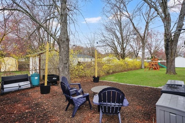 134 Newhouse St, Springfield, MA 01118