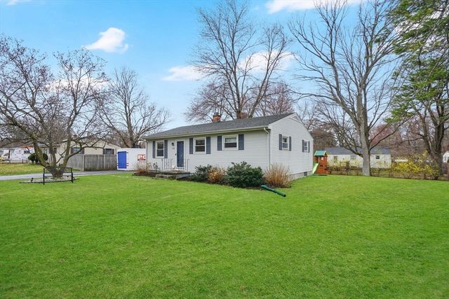 134 Newhouse St, Springfield, MA 01118
