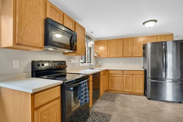 134 Newhouse St, Springfield, MA 01118