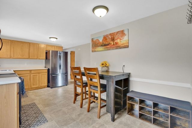 134 Newhouse St, Springfield, MA 01118