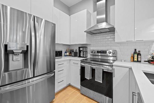 60 Cross St E 110, Somerville, MA 02145