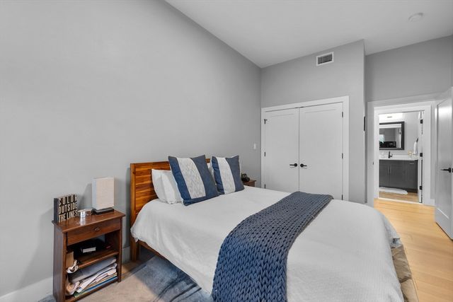 60 Cross St E 110, Somerville, MA 02145