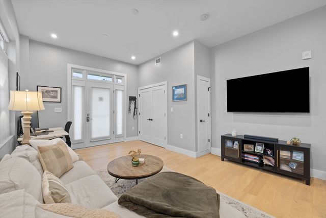 60 Cross St E 110, Somerville, MA 02145