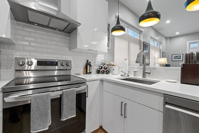 60 Cross St E 110, Somerville, MA 02145