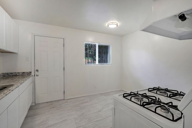 420 Alcazar Street SE, Albuquerque, NM 87108