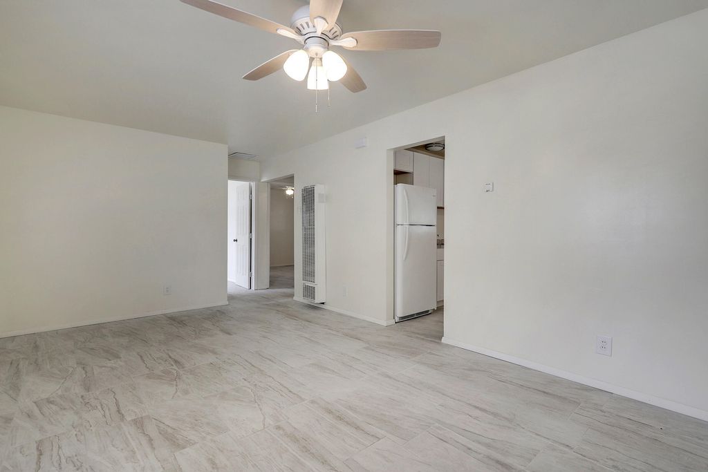 Image 4 of property listing at 420 Alcazar Street SE, Albuquerque, NM 87108