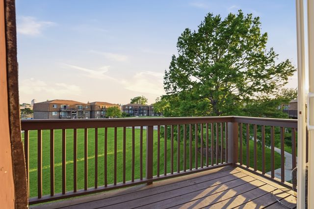 101 Boardwalk Street 2W, Elk Grove Village, IL 60007