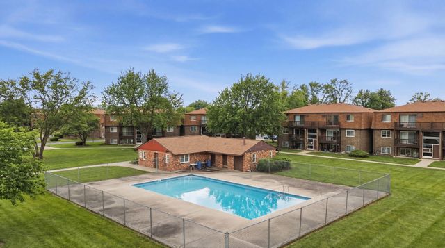 101 Boardwalk Street 2W, Elk Grove Village, IL 60007