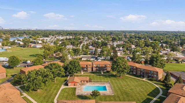 101 Boardwalk Street 2W, Elk Grove Village, IL 60007
