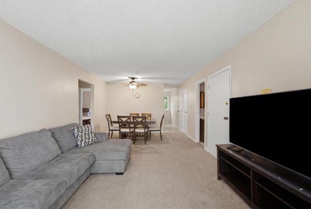 101 Boardwalk Street 2W, Elk Grove Village, IL 60007