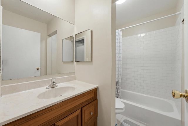 101 Boardwalk Street 2W, Elk Grove Village, IL 60007