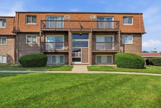 101 Boardwalk Street 2W, Elk Grove Village, IL 60007