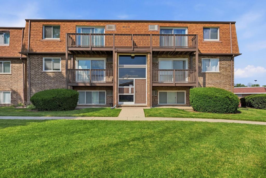 101 Boardwalk Street 2W, Elk Grove Village, IL 60007