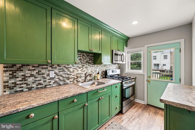 218 N WYCOMBE AVE, Lansdowne, PA 19050
