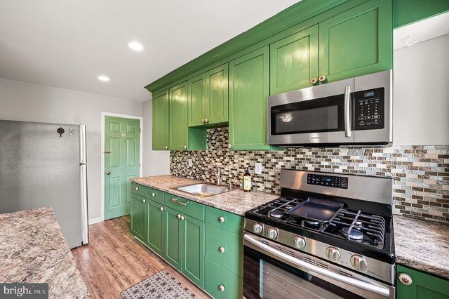 218 N WYCOMBE AVE, Lansdowne, PA 19050