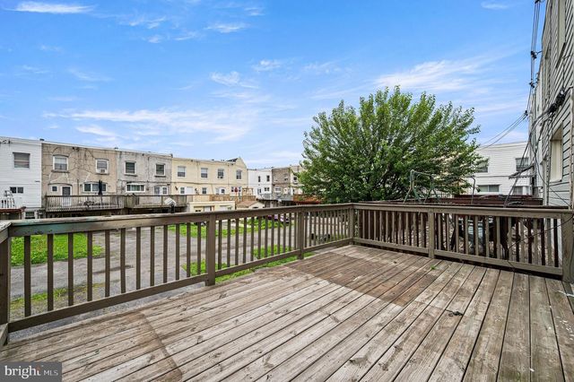 218 N WYCOMBE AVE, Lansdowne, PA 19050