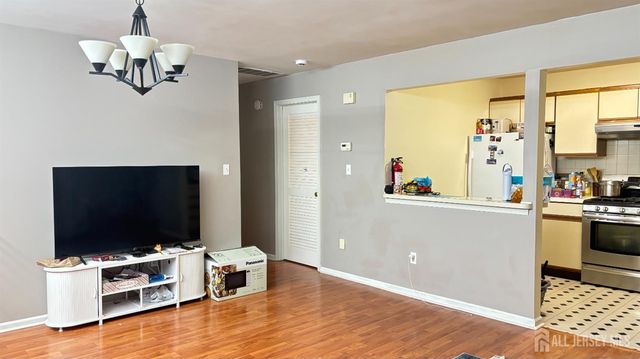 1107 Woodhaven Drive, Edison, NJ 08817