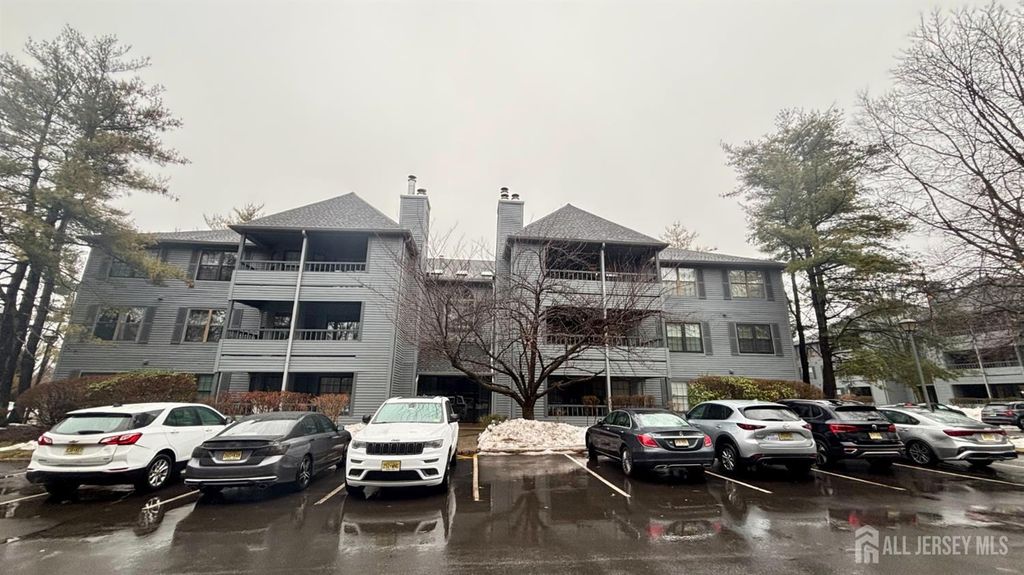 1107 Woodhaven Drive, Edison, NJ 08817