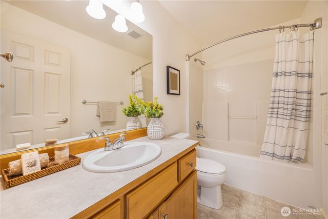 2055 Larchmount Drive NE, Issaquah, WA 98029