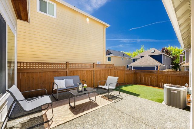 2055 Larchmount Drive NE, Issaquah, WA 98029
