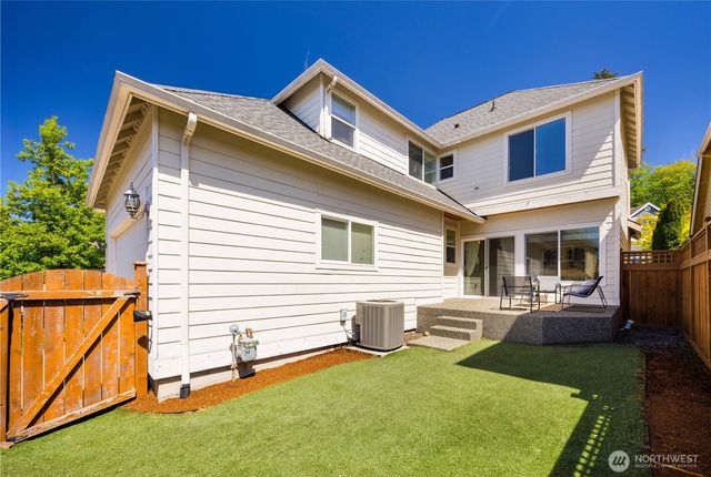 2055 Larchmount Drive NE, Issaquah, WA 98029