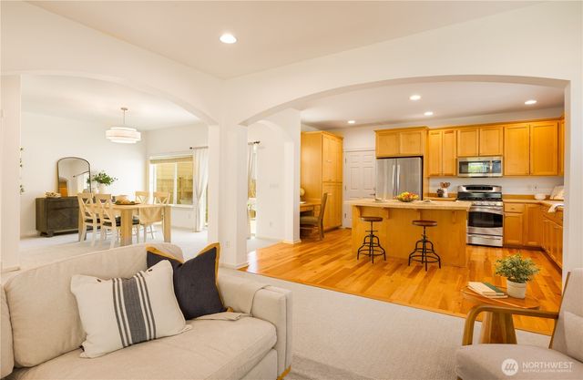 2055 Larchmount Drive NE, Issaquah, WA 98029