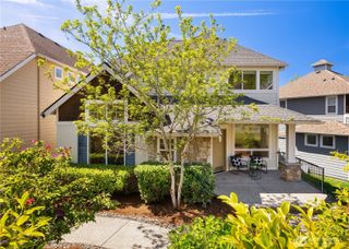 2055 Larchmount Drive NE, Issaquah, WA 98029