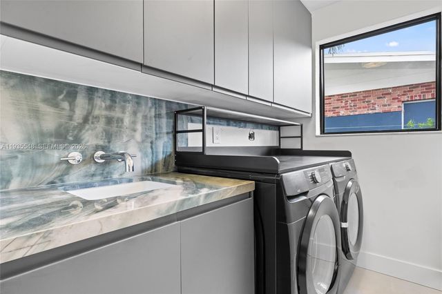 18735 NE 18th Ave, Miami, FL 33179