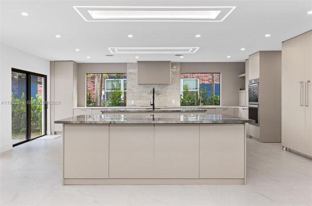 18735 NE 18th Ave, Miami, FL 33179