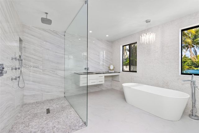 18735 NE 18th Ave, Miami, FL 33179