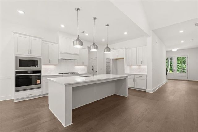 8340 Creekside Overlook Drive, Gainesville, GA 30506