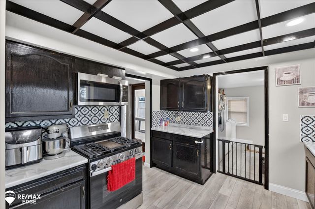 1063 W Pine Avenue, Mount Morris, MI 48458