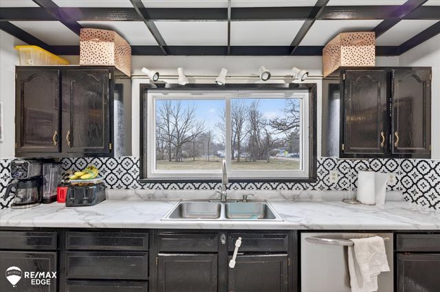 1063 W Pine Avenue, Mount Morris, MI 48458