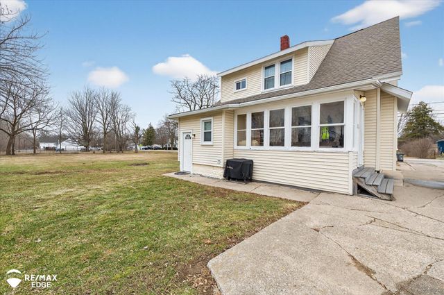 1063 W Pine Avenue, Mount Morris, MI 48458