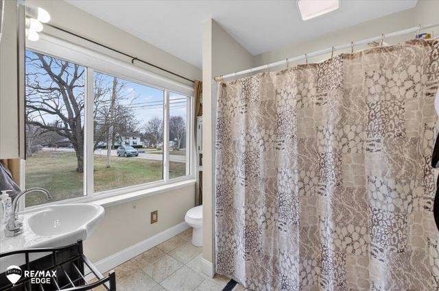 1063 W Pine Avenue, Mount Morris, MI 48458