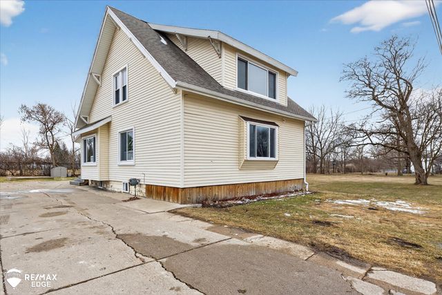 1063 W Pine Avenue, Mount Morris, MI 48458