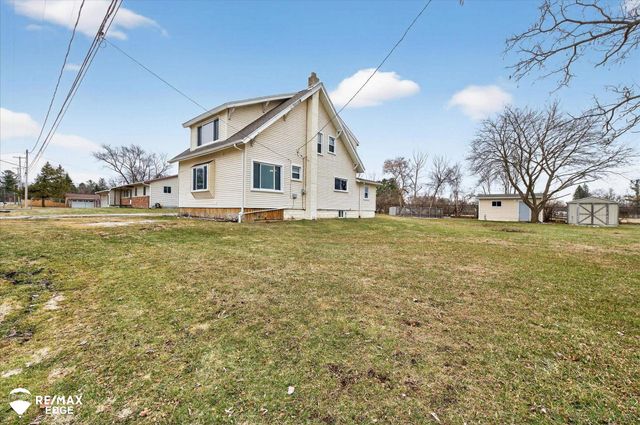 1063 W Pine Avenue, Mount Morris, MI 48458