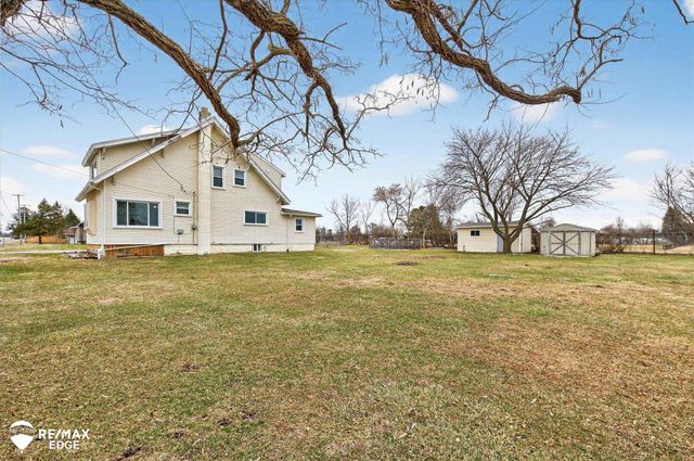 1063 W Pine Avenue, Mount Morris, MI 48458