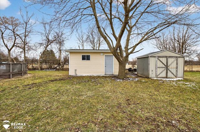 1063 W Pine Avenue, Mount Morris, MI 48458