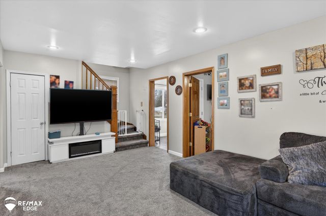 1063 W Pine Avenue, Mount Morris, MI 48458