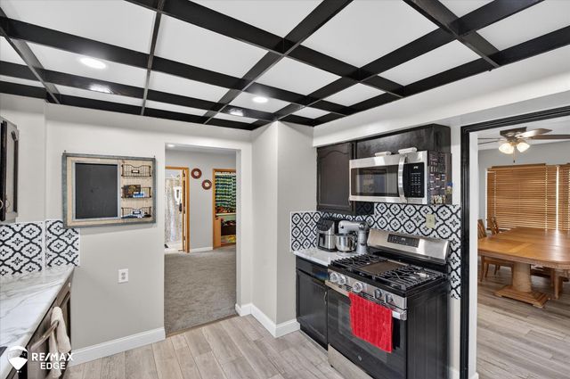 1063 W Pine Avenue, Mount Morris, MI 48458