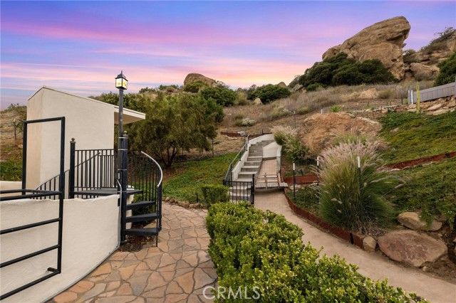 22870 Trigger Street, Chatsworth (los Angeles), CA 91311