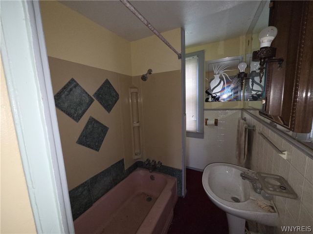 184 Bigelow Place, Cheektowaga, NY 14043