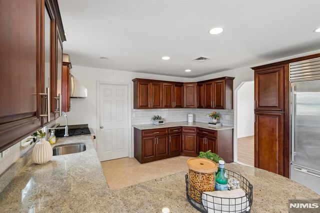 36 Scarsdale Drive, Livingston, NJ 07039