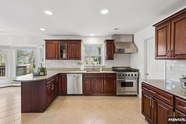 36 Scarsdale Drive, Livingston, NJ 07039