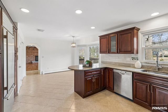 36 Scarsdale Drive, Livingston, NJ 07039