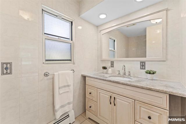 36 Scarsdale Drive, Livingston, NJ 07039