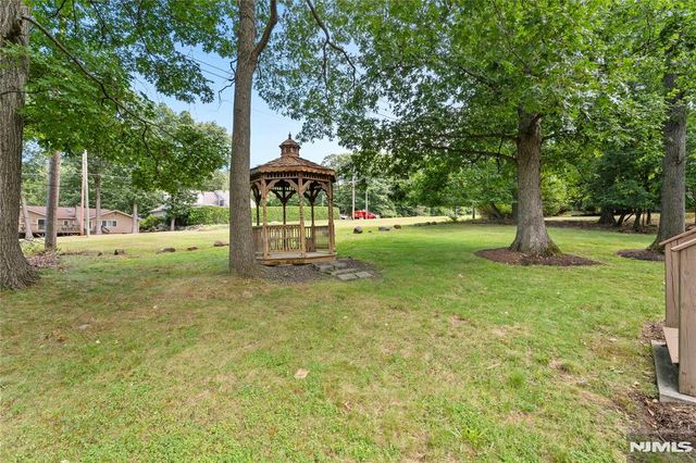 36 Scarsdale Drive, Livingston, NJ 07039