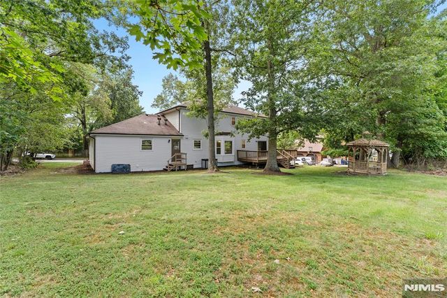 36 Scarsdale Drive, Livingston, NJ 07039